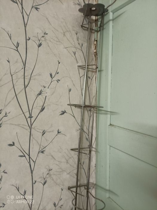 Угловая подставка для цветов