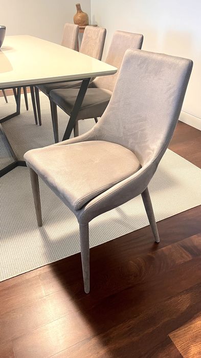 Mesa de Jantar com 8 Cadeiras