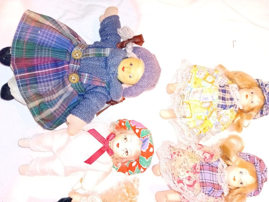 Conjunto de 6 Bonecas Antigas em Porcelana