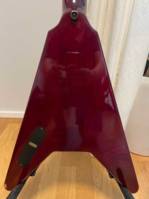 80s Cort Space Arrow (Flying V) Корея+ремень Ernie Ball. Состояние хорошее, есть ВИДЕООБЗОР