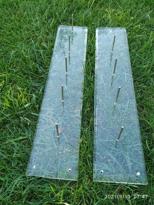 Вешалки из оргстекла