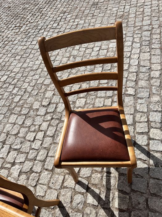 Conjunto mesa e cadeiras