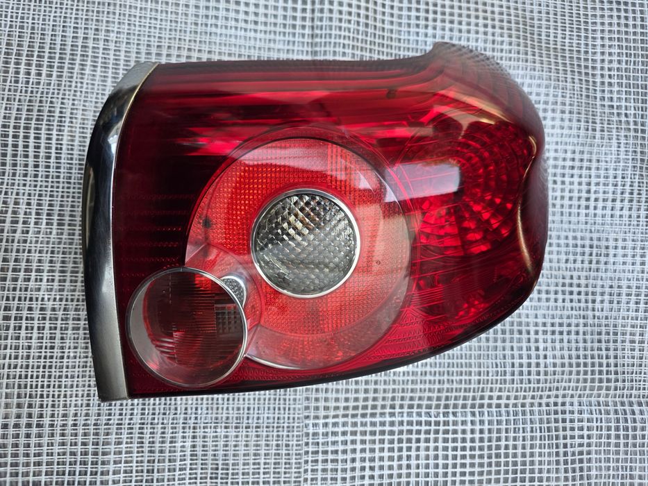 Toyota Avensis t25 lift lampa lewy tył kombi wkład żarówek wysyłka