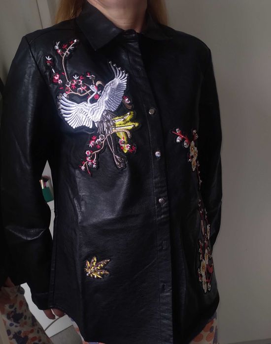 Camisa eco pele preto