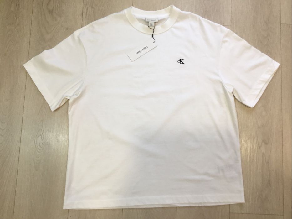 Продам футболку Calvin Klein розмір L-XL оверсайз