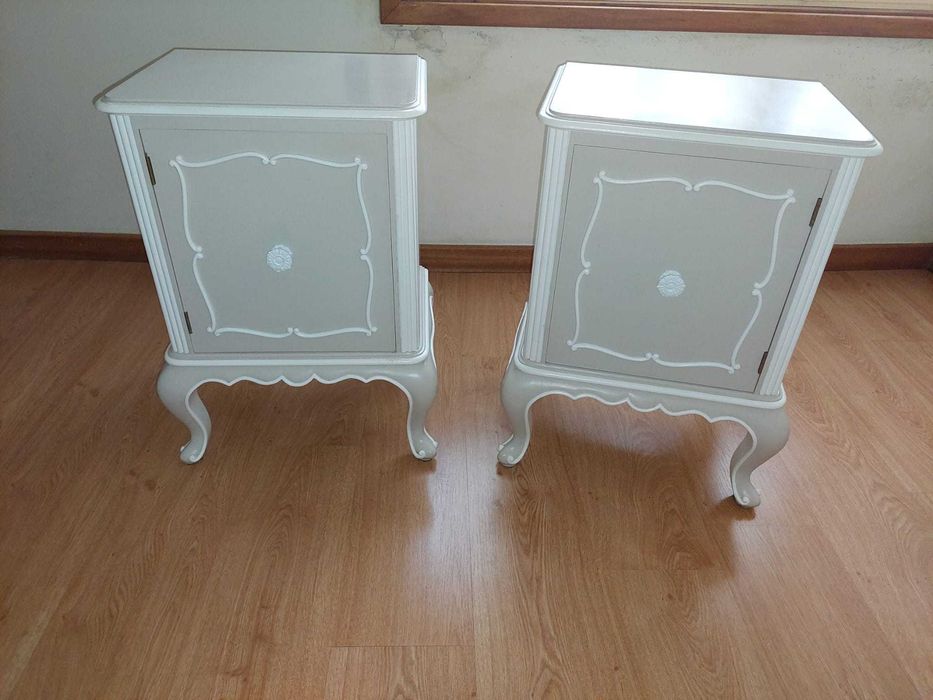 Mesinhas de cabeceira estilo "Queen Anne" - restauradas