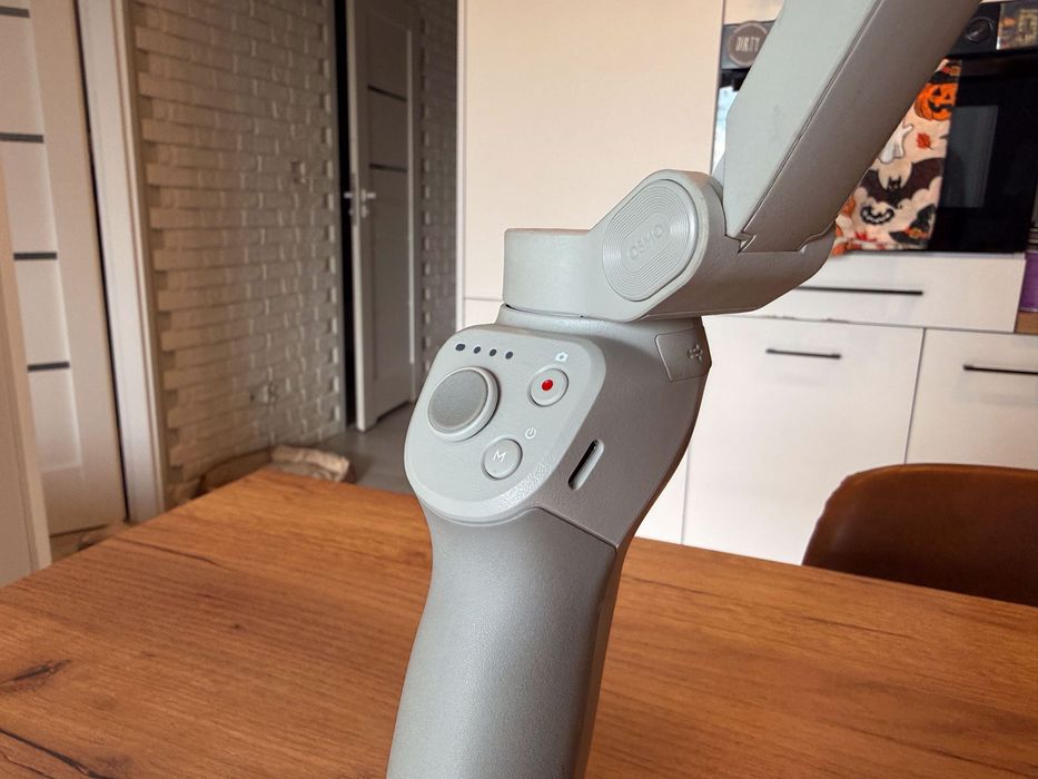 DJI Osmo Mobile 4