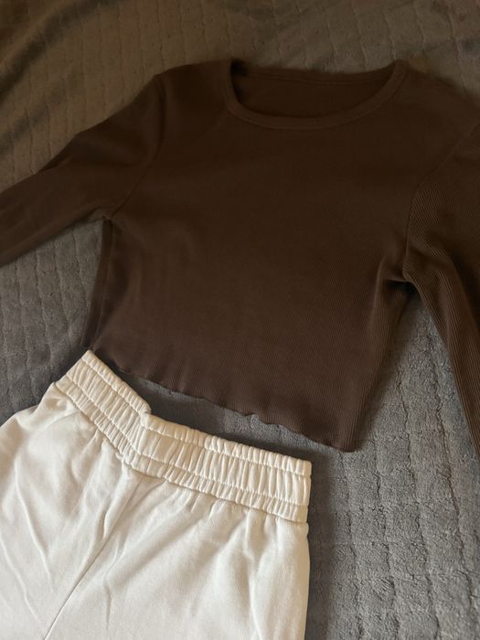 Білі штани + коричнева кофта