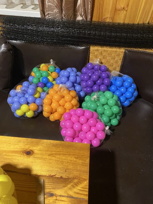 Дитячі пластикові кульки