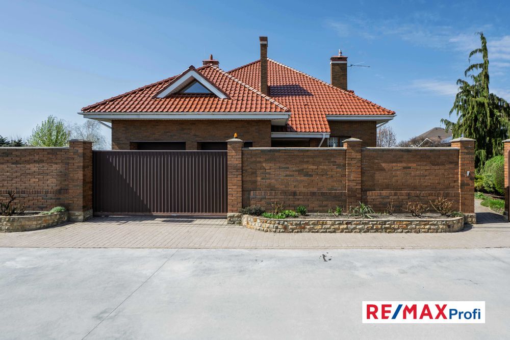 Готовий будинок 260 м2,  12 соток , с. Хотів (поруч Лісники, Чабани)