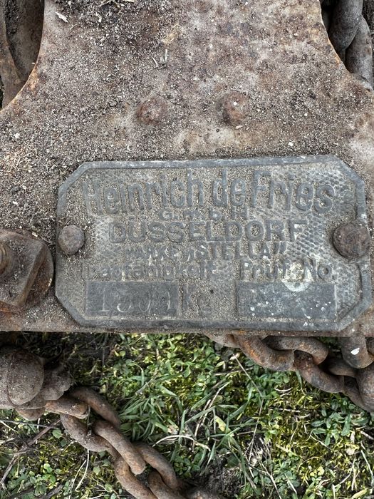 Stara solidna wciągarka (wyciągarka) rug cug ręczna flaschenzug