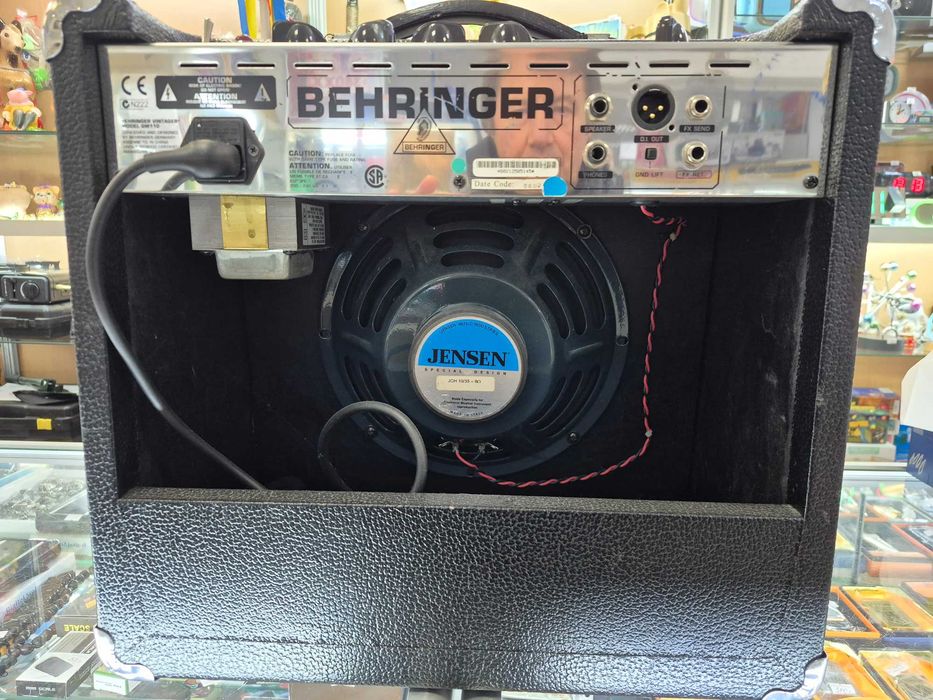 Комбік Behringer - 35wat (транзисторний) із Германії.