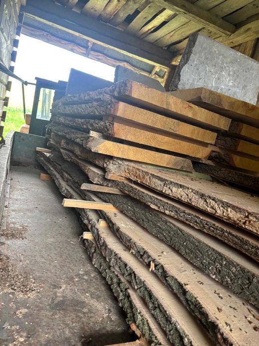 Tarcica orzech włoski – grube, przesuszone deski