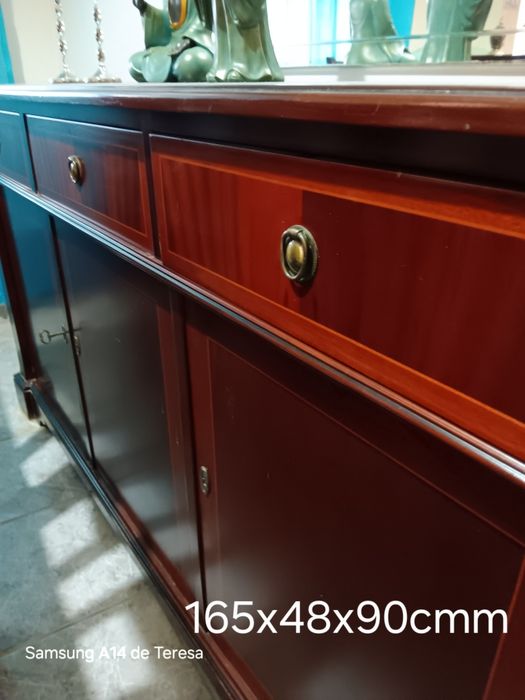 Mesa c/cadeiras e aparador em separado mogno na Amora