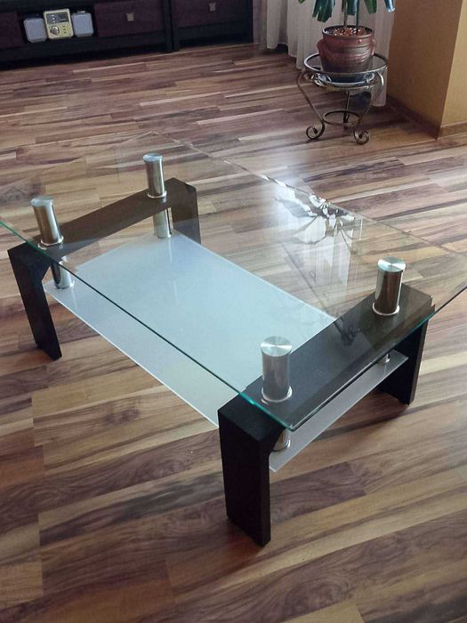 Szklany stolik w bardzo dobrym stanie