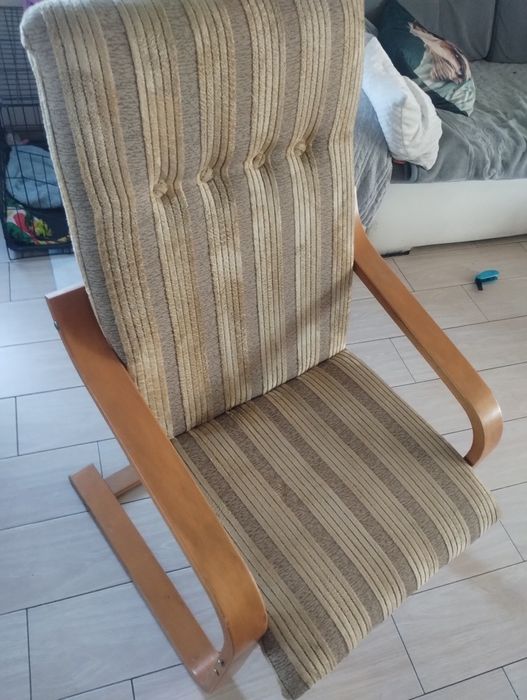 Fotel beżowy solidny