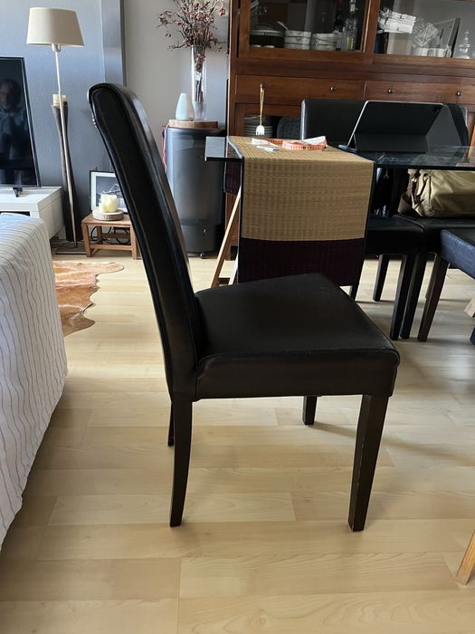 Cadeiras para mesa de refeição (pele com pernas de madeira)