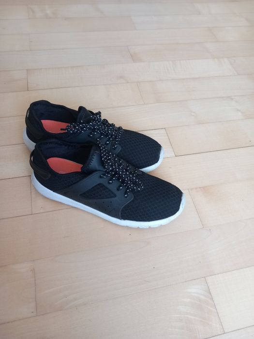 Buty sportowe firmy F&F
