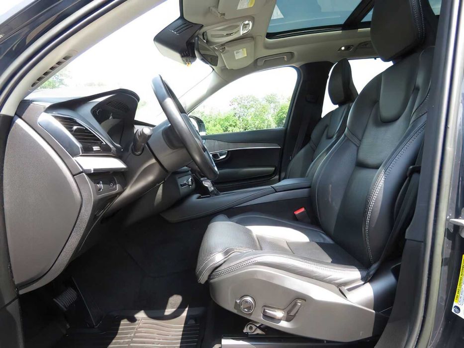 Volvo XC90 B5      2022