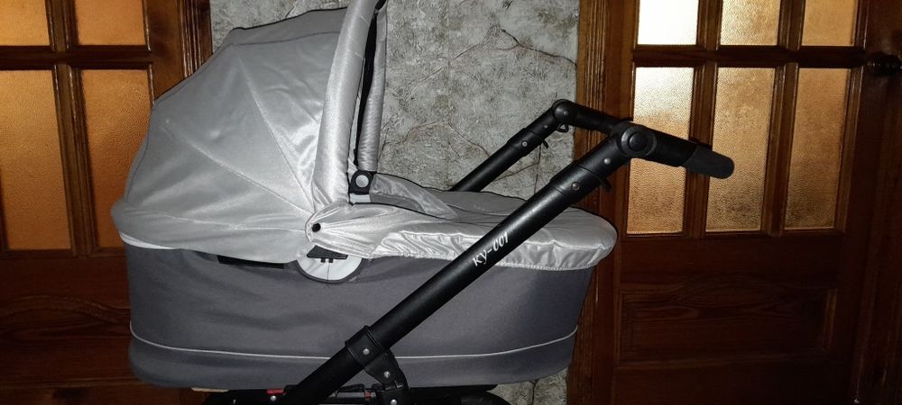 Продаємо коляску! Ціна договірна.