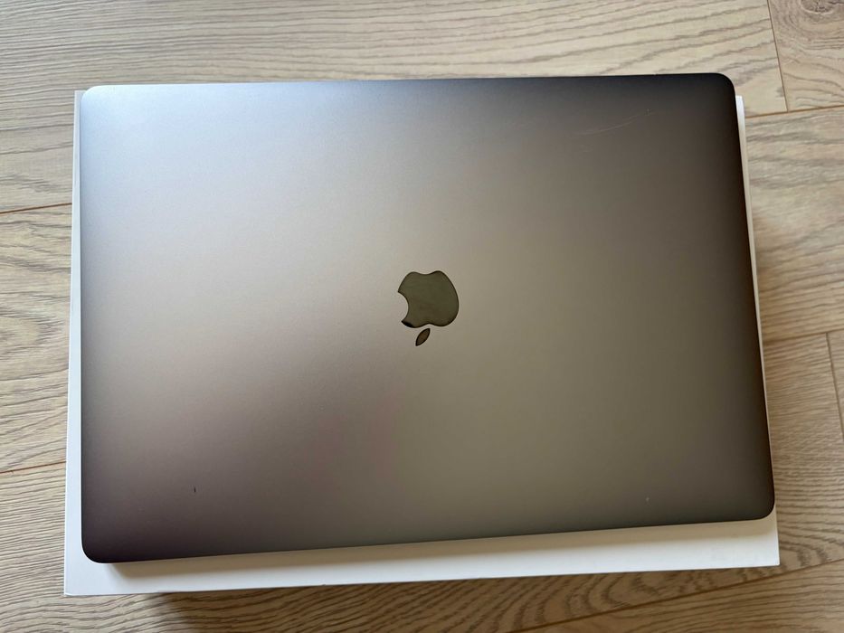 MacBook Pro 15" (2019) Space Gray | i7 6-Core | 16GB RAM | Radeon Pro 555X