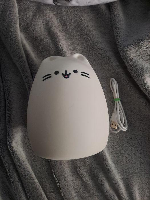 lampka nocna led kot