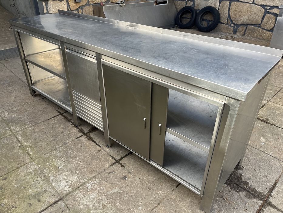 Escaparate em inox liso com portas e gaveta 2.45 mt