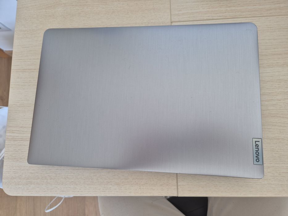 Portátil Lenovo Ultrafino Ideapad3 AMD Ryzen 7 5700u 8GB RAM  256GB SSD W11 15,6"