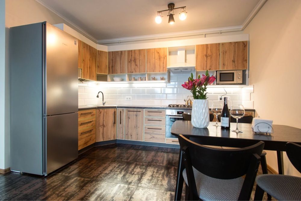 Житло квартира подобово центр новобудова парковка  з балконом АВАЛОН !