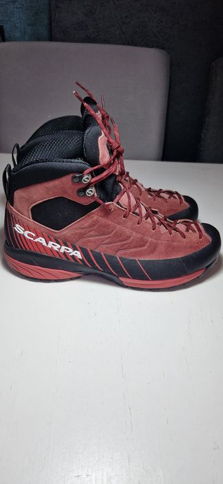 Scarpa 42.          .