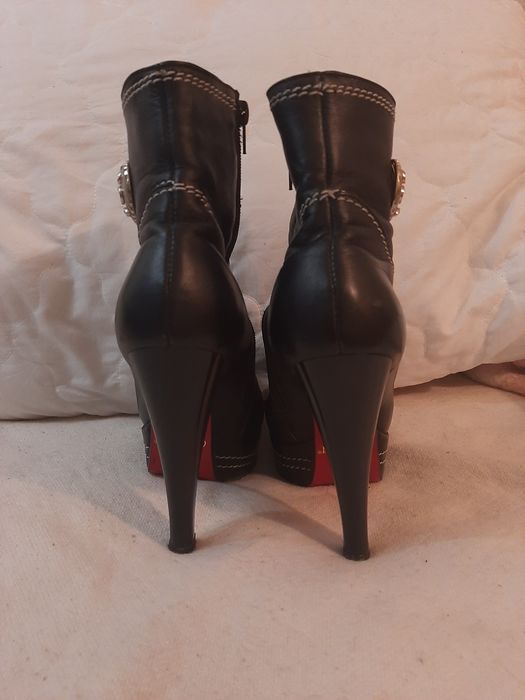 Ботинки  на каблуке кожа 37 размер