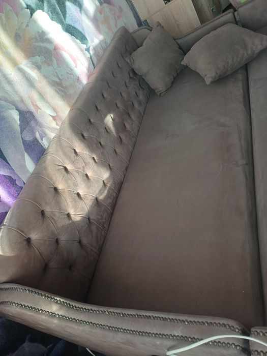 Диваны  2 шт  в нормальном сосотянии