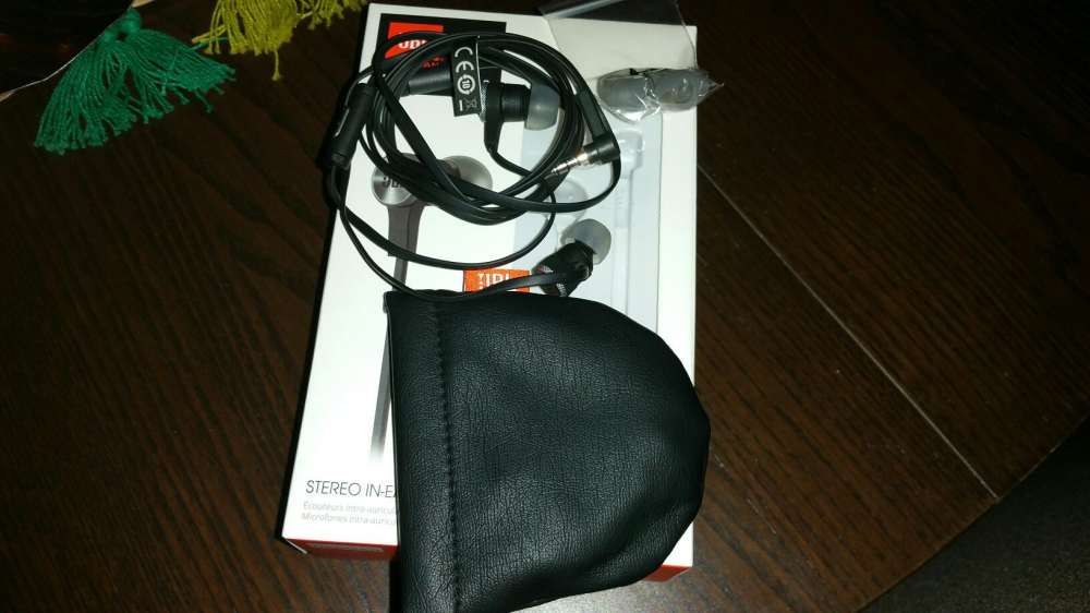 Auriculares JBL Synchros e 10