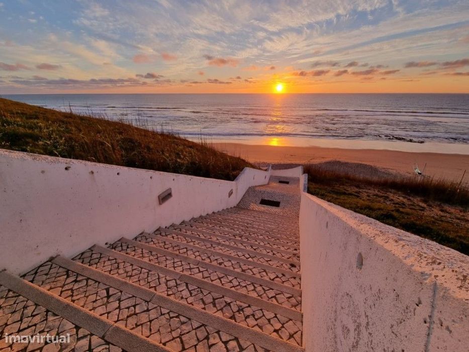 Moradia contemporânea T4 com piscina e vista mar, a 4 minutos da pr...