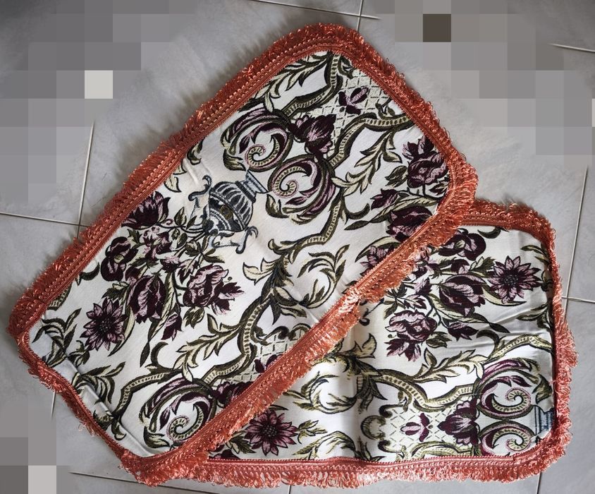 Colcha com franja e naperons de quarto antiga