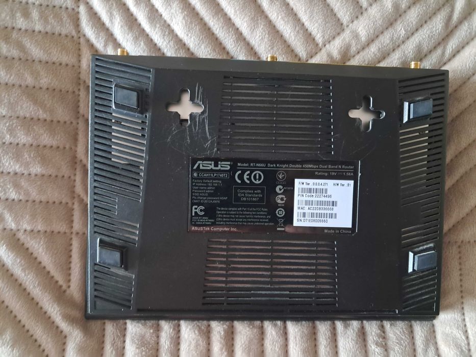 Ruter Asus RT-N66U Dark Knight (Double 450Mbps N Router)