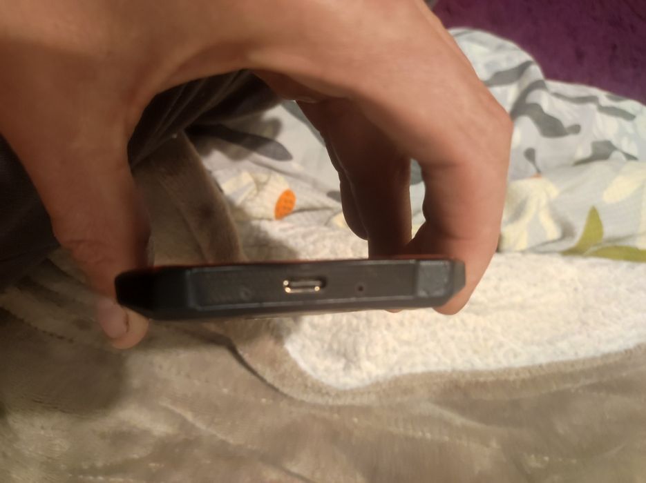 Продам телефон maxcom ms 571