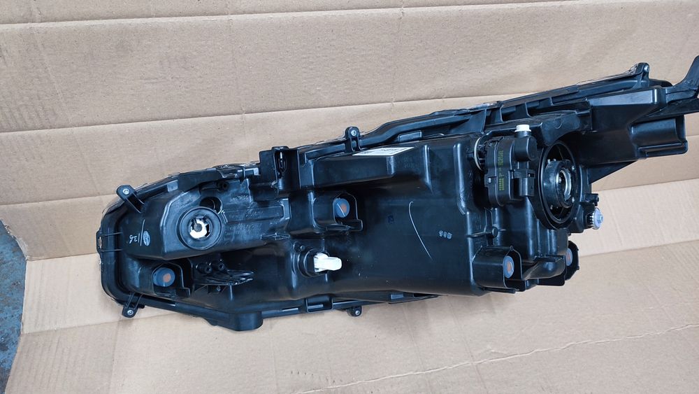 Óptica Toyota Yaris cross recuperarada