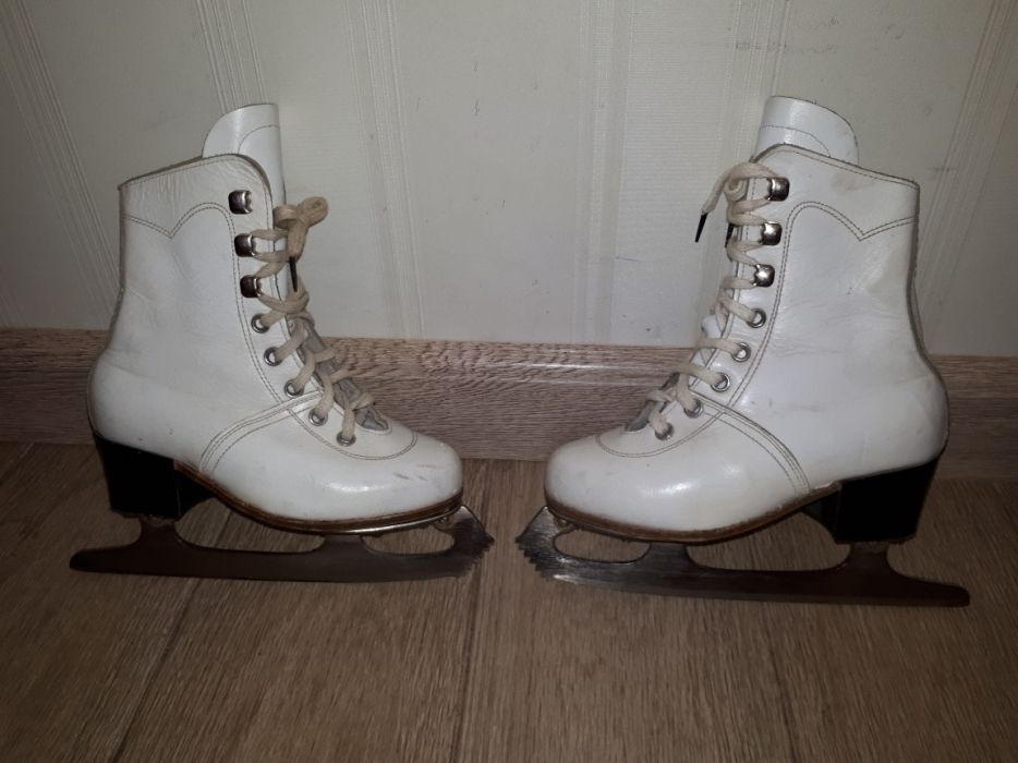 Продам детские фигурные коньки