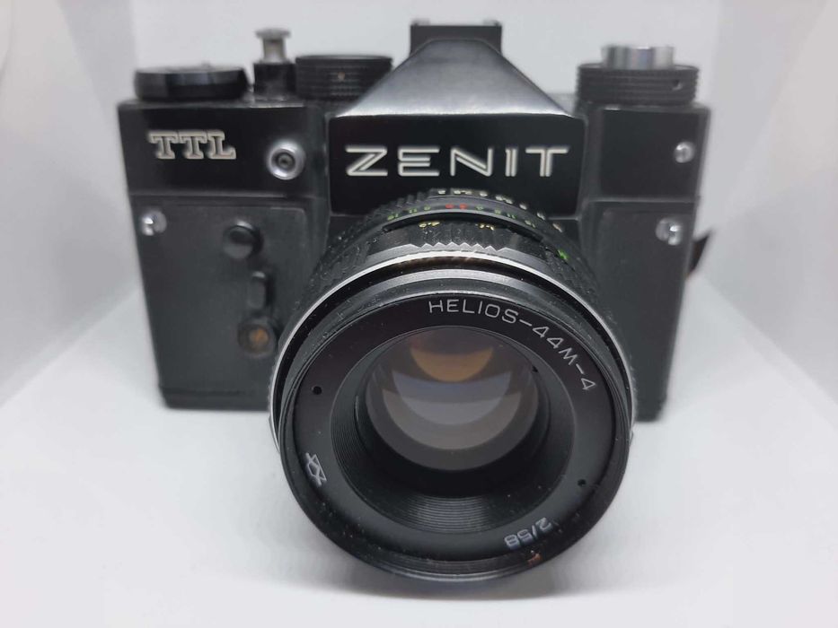 Aparat analogowy ZENIT TTL z obiektywem Helios -44M-4
