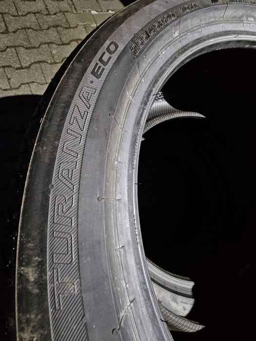 255/45/20 + 235/50/20 (2423) Bridgestone  Lato