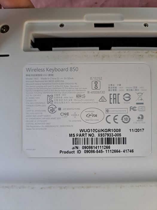 Stara klawiatura bezprzewodowa Microsoft 8