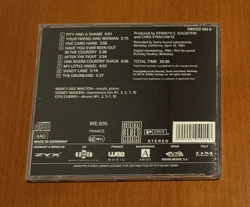 CDs Mercy Dee Walton, Abba, Michael Jackson e Jazz Ladies.