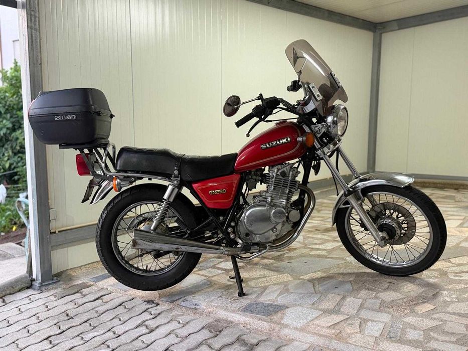 Suzuki GN 250 + extras