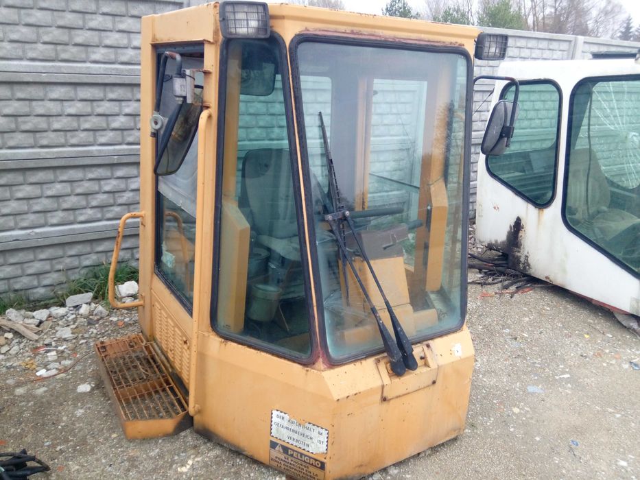 case 821 kabina kompletna