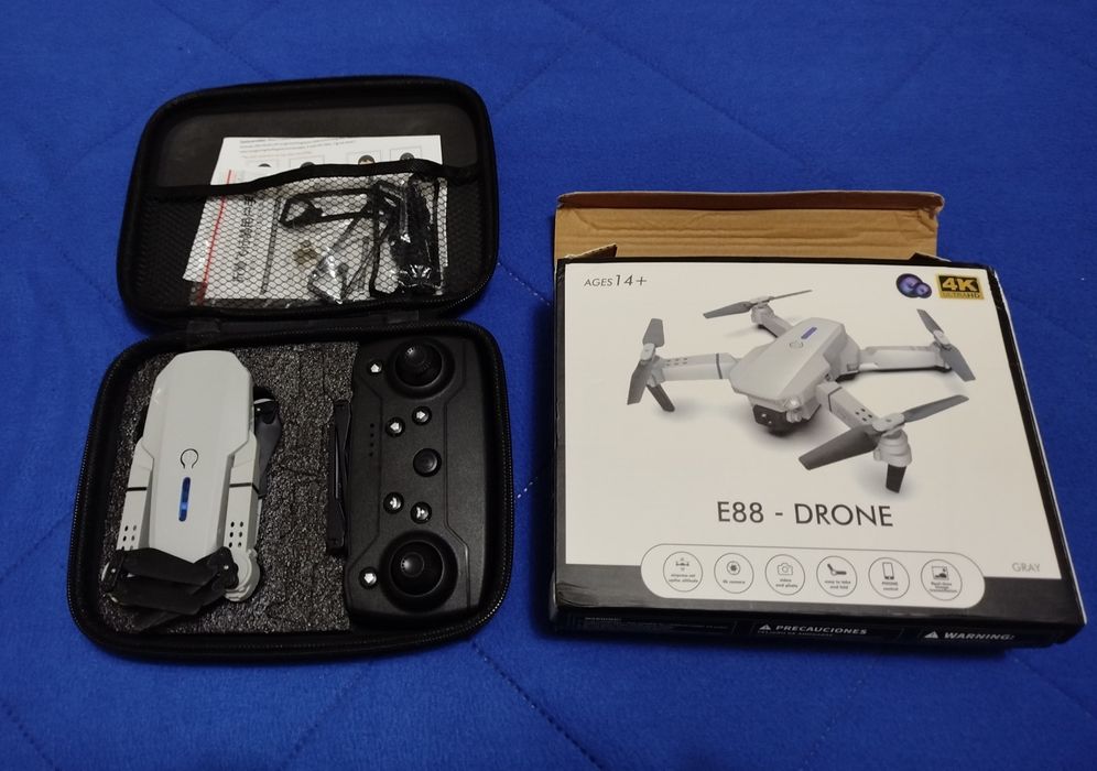 Drone cinza com câmara