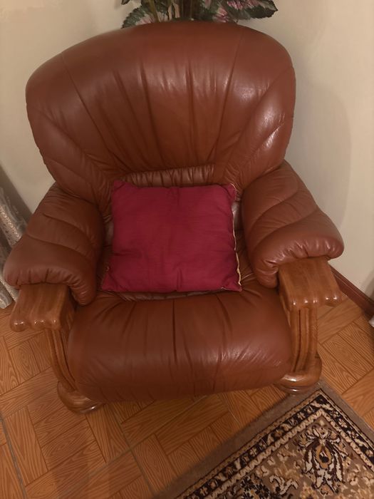 Conjunto de Sofas de Cabedal com pouco uso