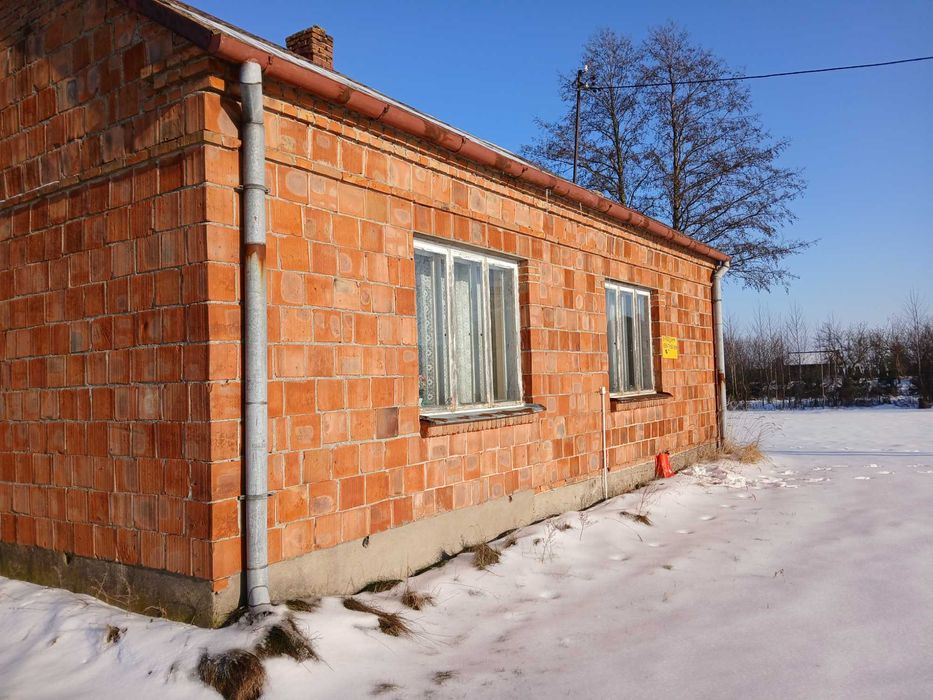 Sprzedam siedlisko blisko lasu.