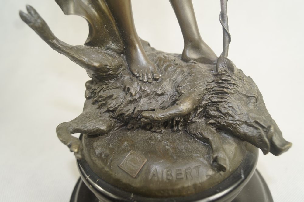 Rzeźba z brązu Diana (Artemida), bogini łowów, Albert