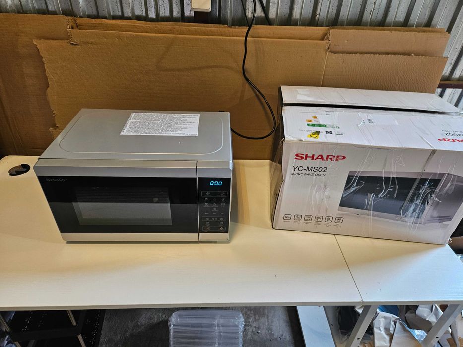 Kuchenka mikrofalowa Sharp YC-MS02E-S Srebrna